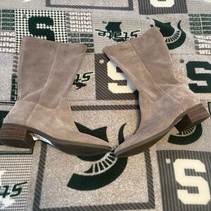 New no box RARE Vintage Chic LUCKY BRAND Dove Grey Suede Boot...